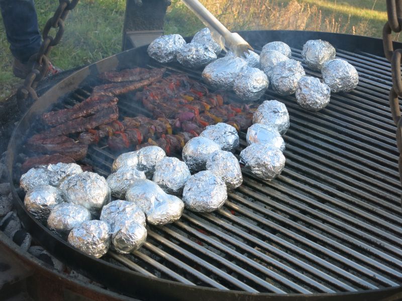 Geselliges Grillen nach der ersten Wanderung