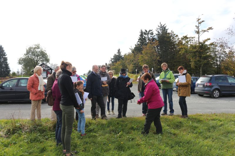 Kräuterwanderung mit Anna Kremer - Auch im Herbst gibt es noch viel zu entdecken