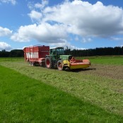 Mahdgut-Übertragung mit Silowagen